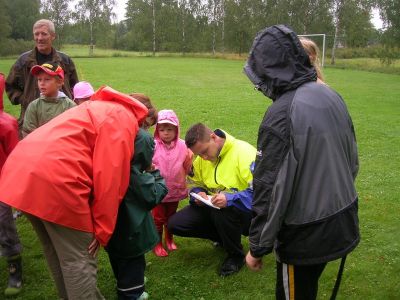 Stefan har fullt upp med att ta emot anmälningar.